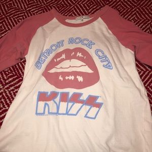 Quarter sleeve length shirt